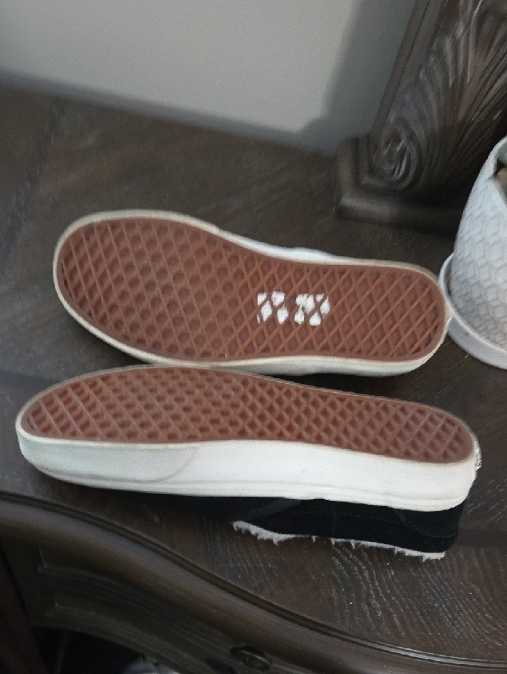 Unisex Vans Black Suede Slip-On Shoes with White Sherpa Lining - Picture 6 of 7